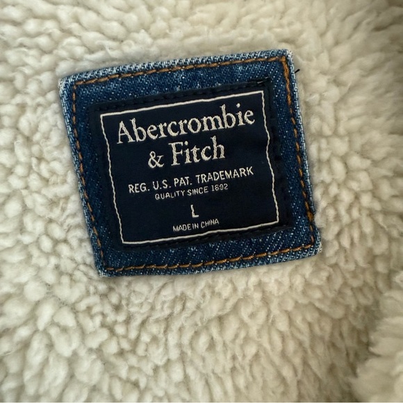 Abercrombie & Fitch Cream Sherpa Denim Jacket - Picture 2 of 4